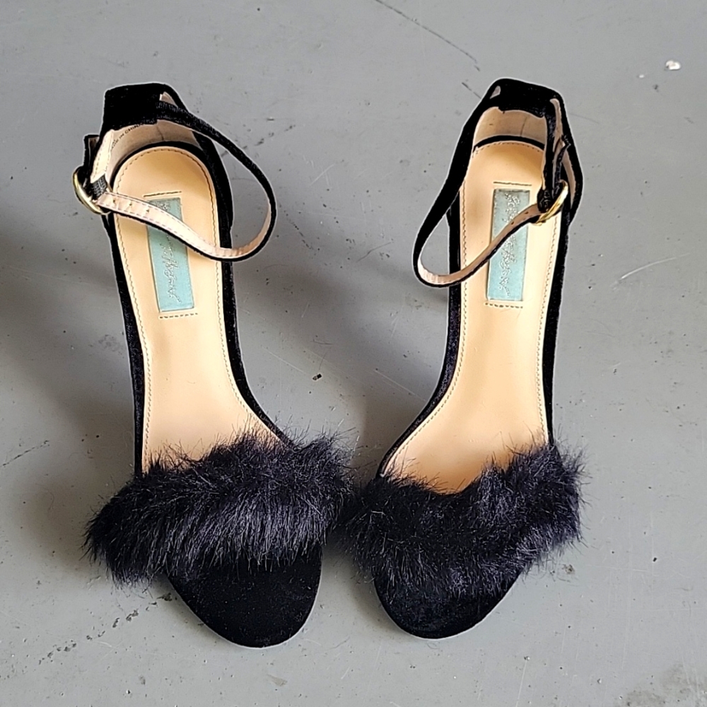 Betsy Johnson vintage heel shoes size 7.5 great condition